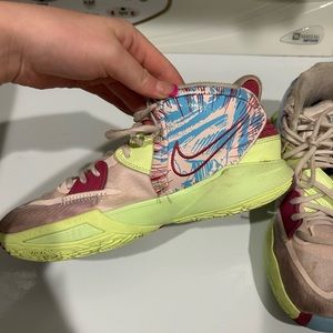 Kyrie Infinity Basketball Shoes Size M 7.5 W 9